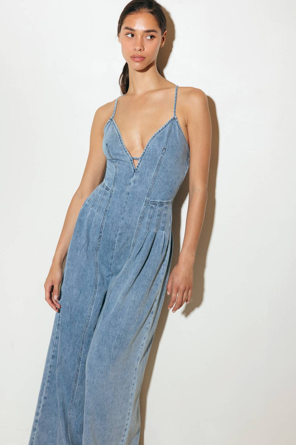 EASED LINE LIGHT DENIM JUMPSUIT